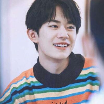 王俊凯王源易烊千玺的照片